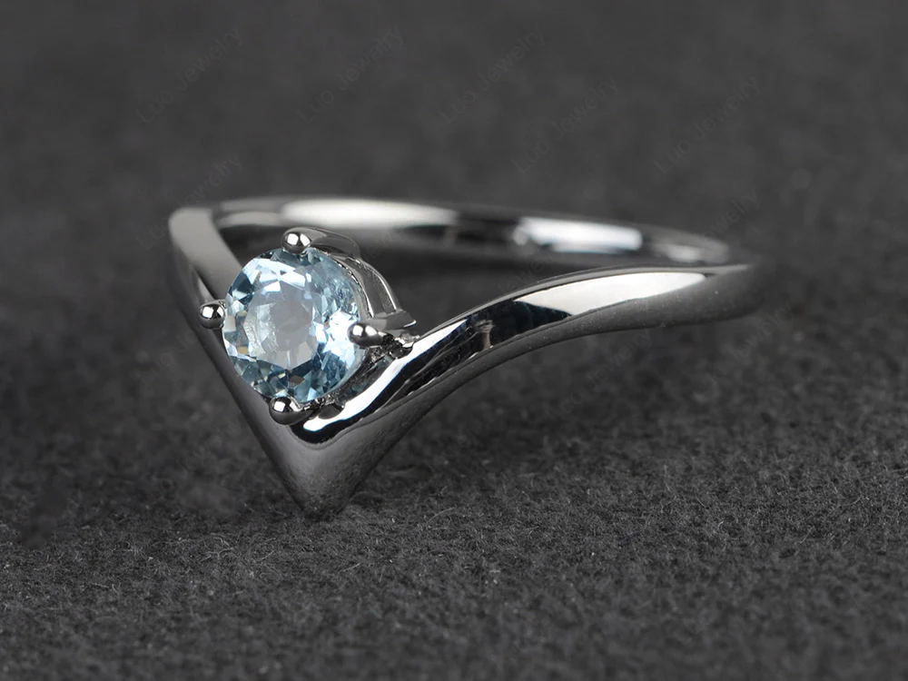 V Shaped Aquamarine Solitaire Ring - Image 2