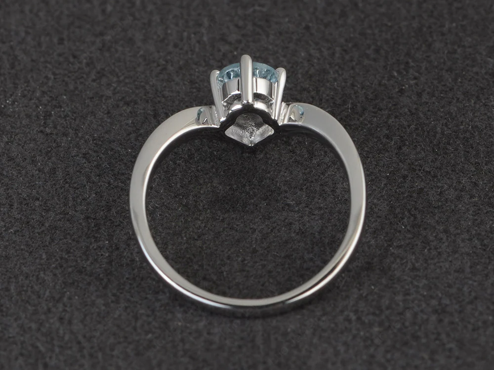 V Shaped Aquamarine Solitaire Ring - Image 3