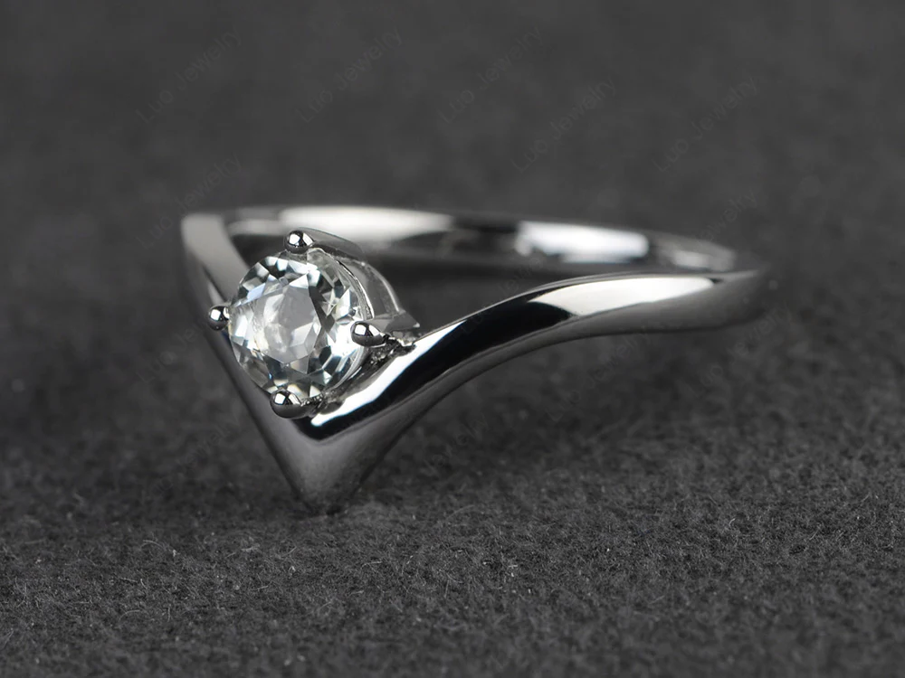 V Shaped Green Amethyst Solitaire Ring - Image 2