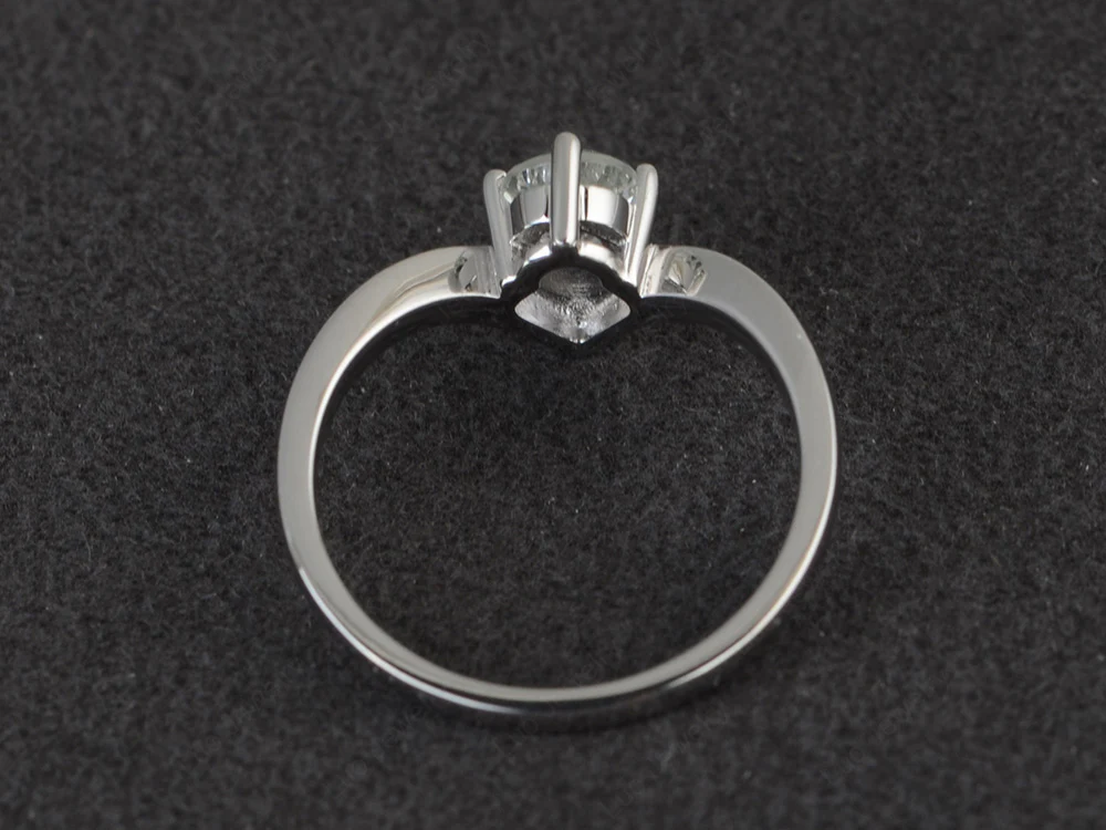 V Shaped Green Amethyst Solitaire Ring - Image 3