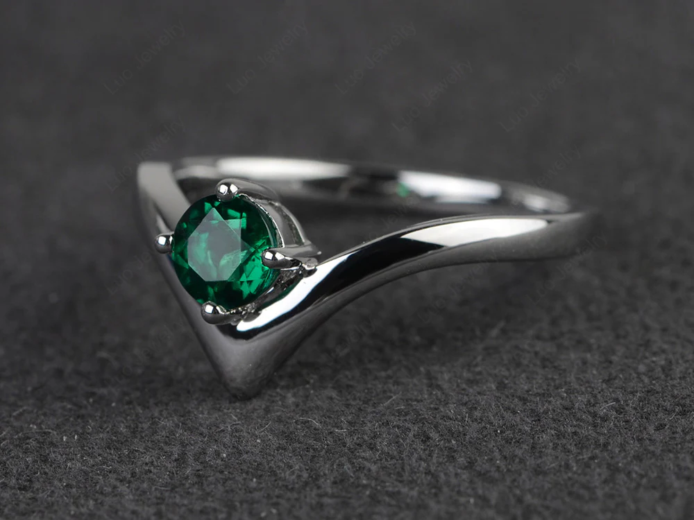 V Shaped Emerald Solitaire Ring - Image 2