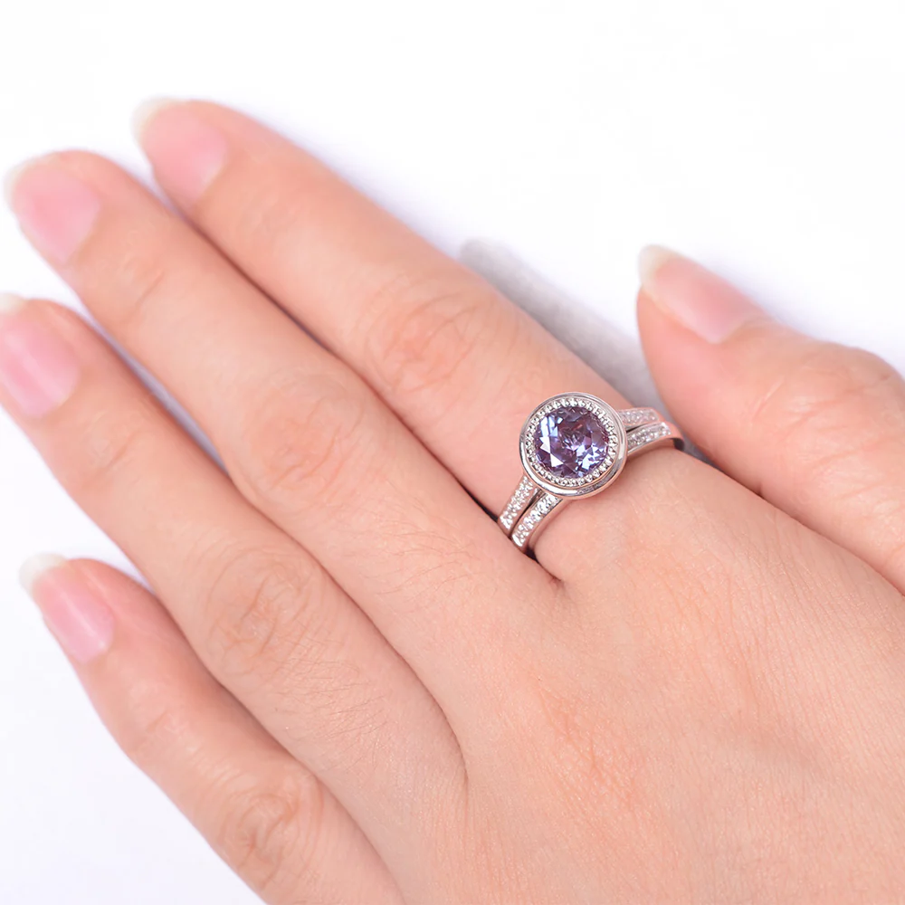 Vintage Style Alexandrite Bridal Rings Set - Image 4