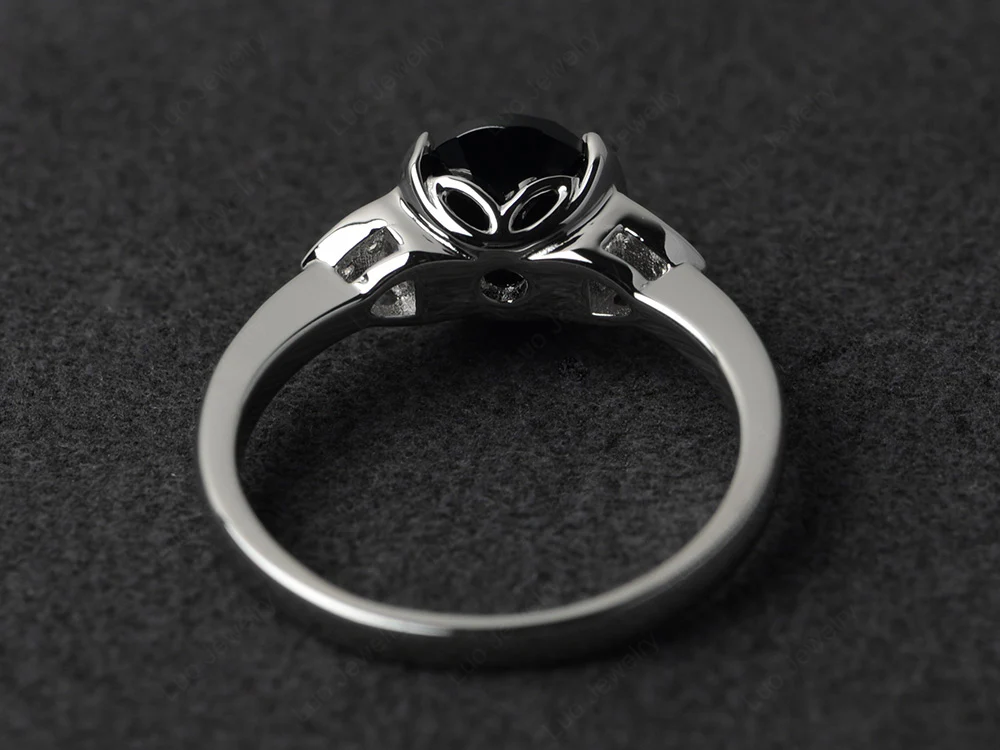 Oval Black Spinel Half Bezel Set Ring - Image 3