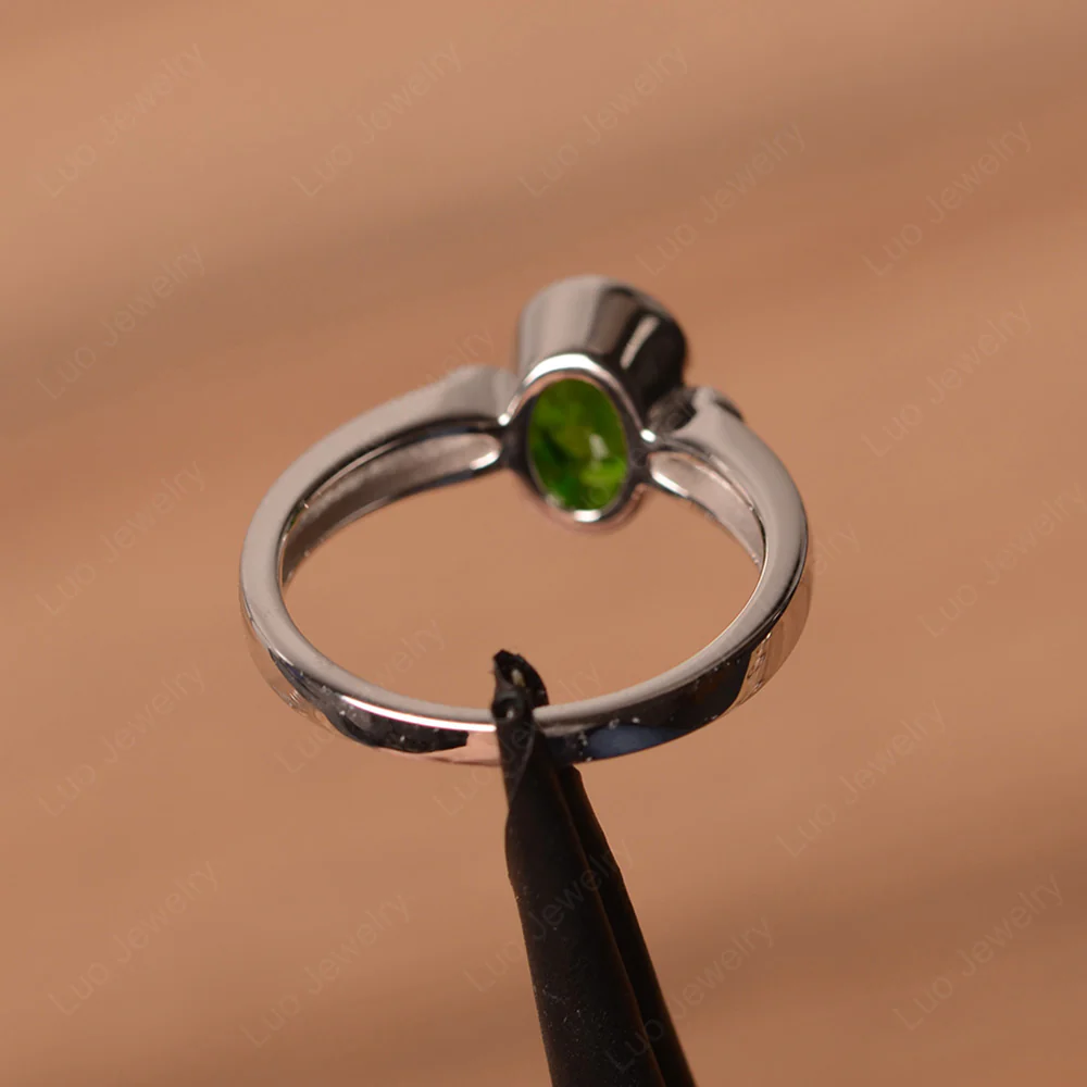 Vintage Diopside Ring Oval Bezel Set Ring - Image 3