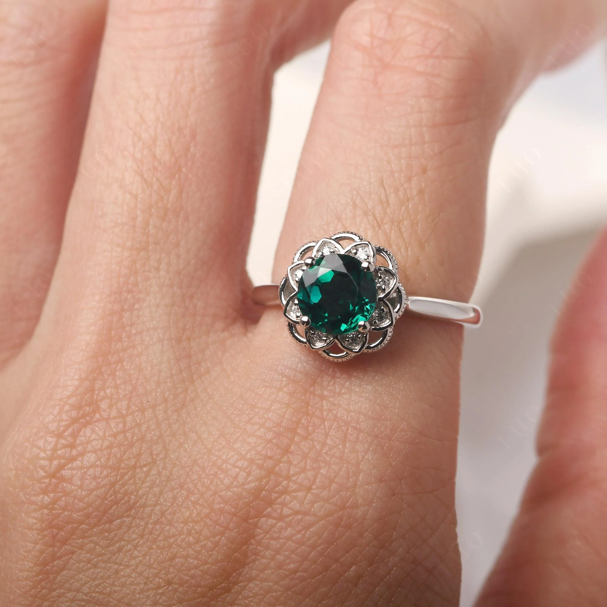 Round Cut Emerald Filigree Ring - Image 14