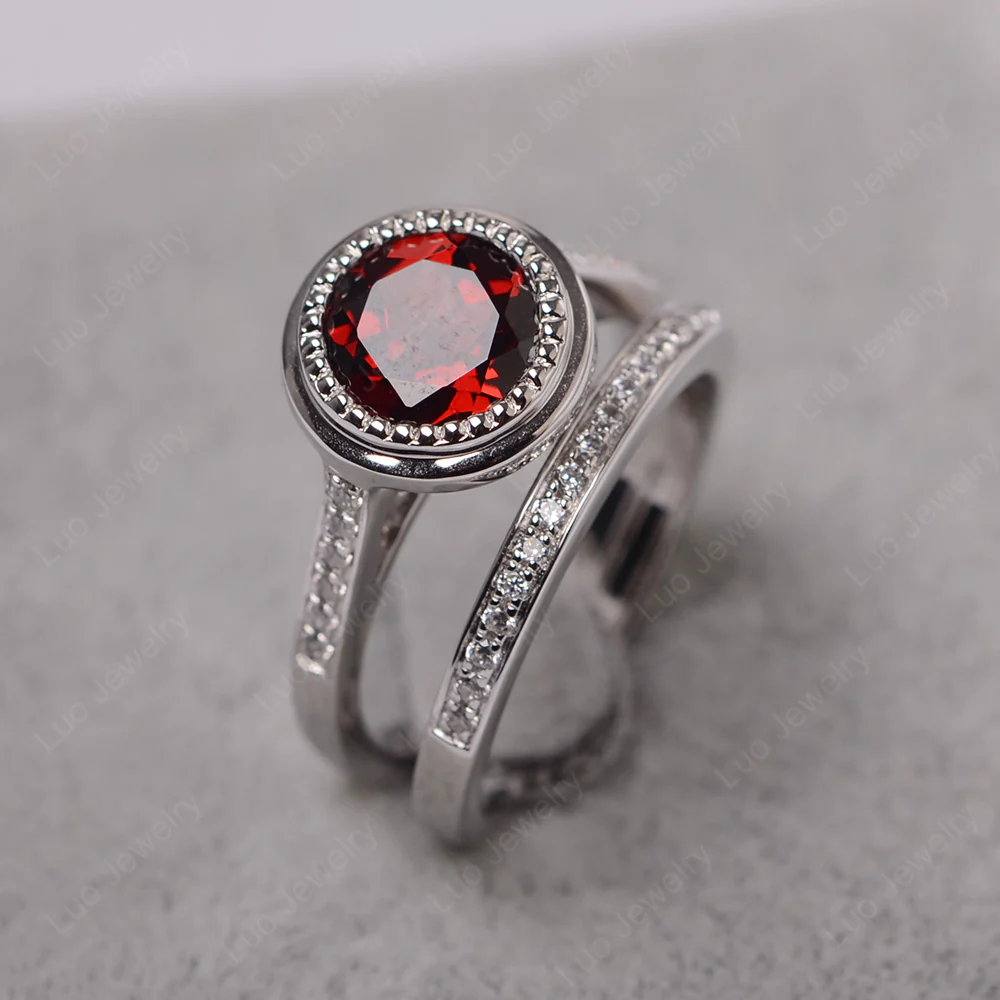 Vintage Style Garnet Bridal Rings Set - Image 2