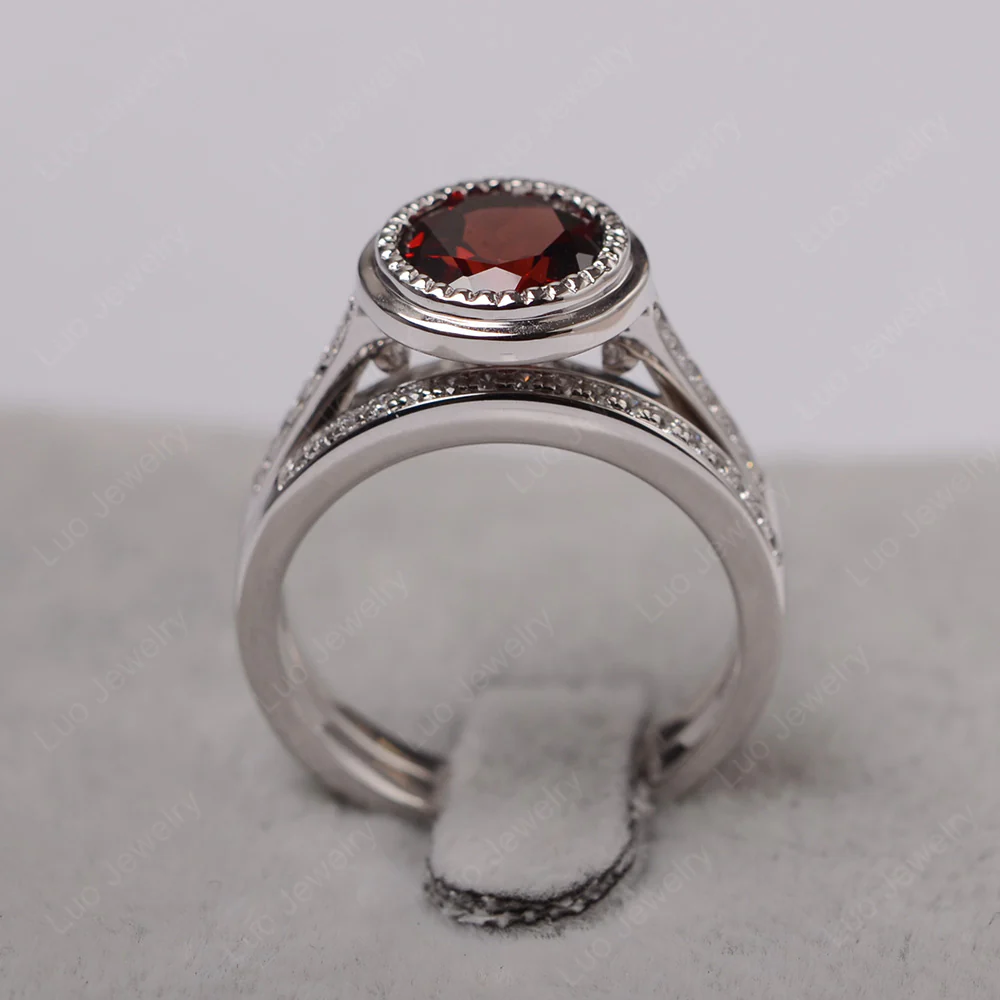 Vintage Style Garnet Bridal Rings Set - Image 3