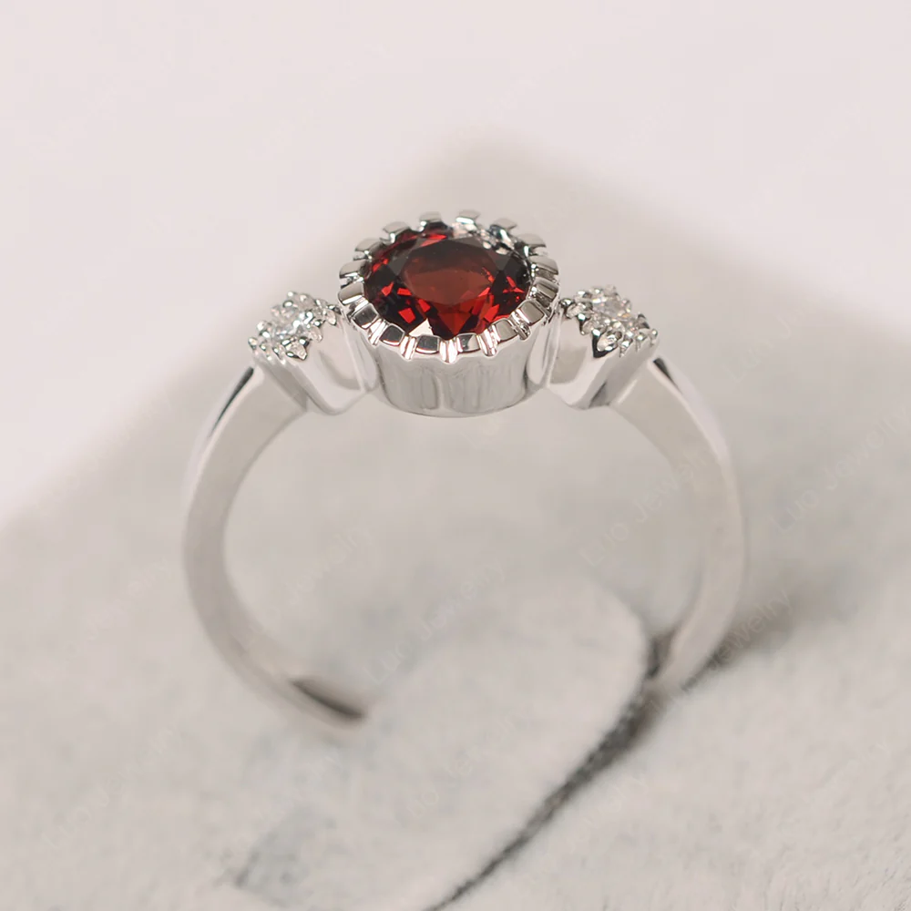 Vintage Garnet Ring Bezel Set Art Deco - Image 3