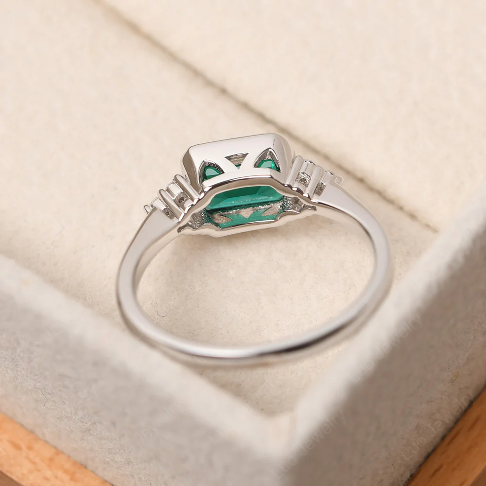 Emerald Classic Engagement Ring - Image 3