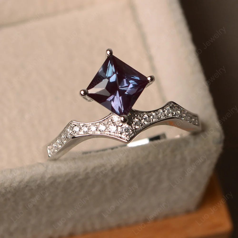 Vintage Kite Set Princess Cut Alexandrite Ring - Image 2
