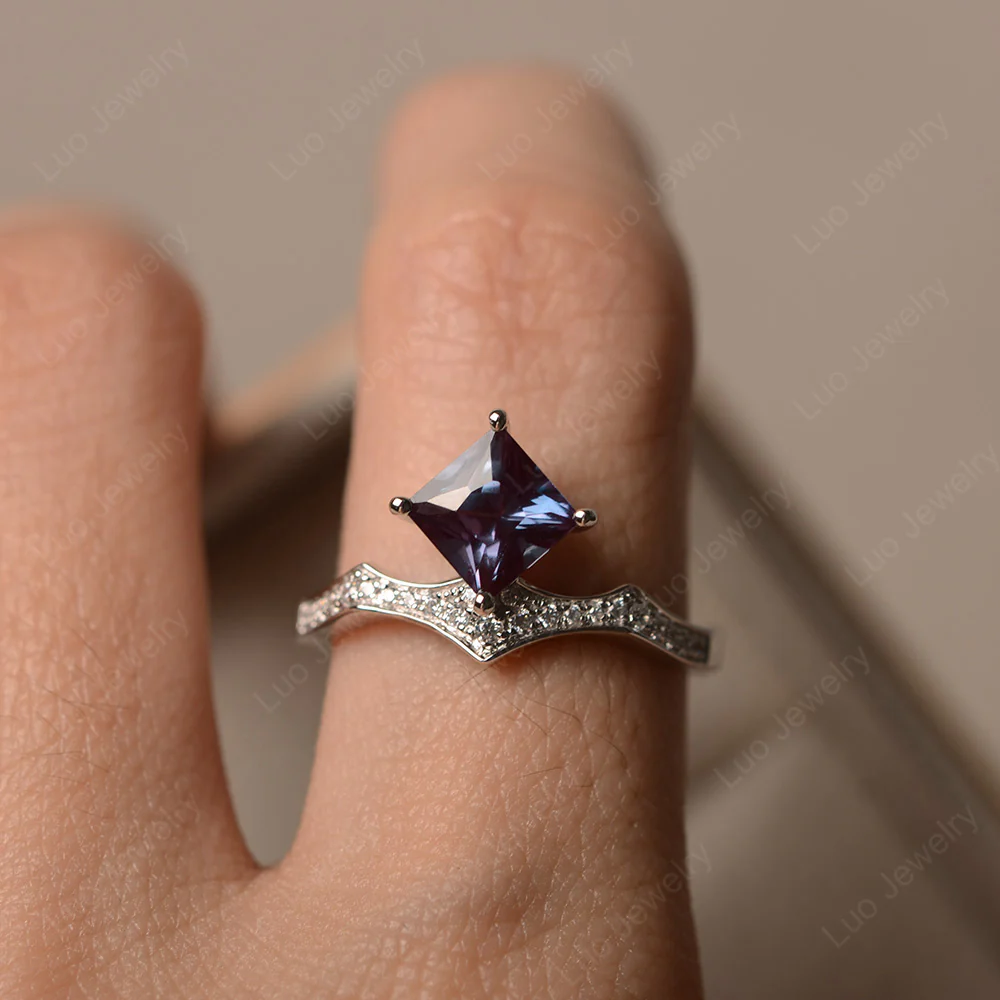 Vintage Kite Set Princess Cut Alexandrite Ring - Image 4