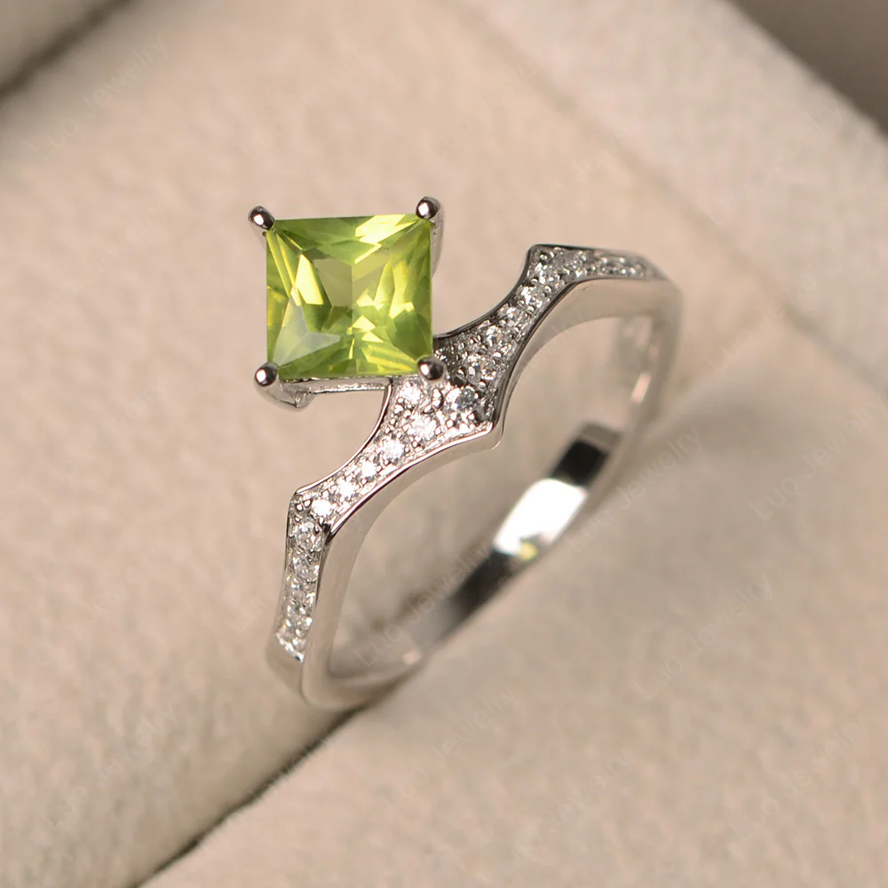Vintage Kite Set Princess Cut Peridot Ring