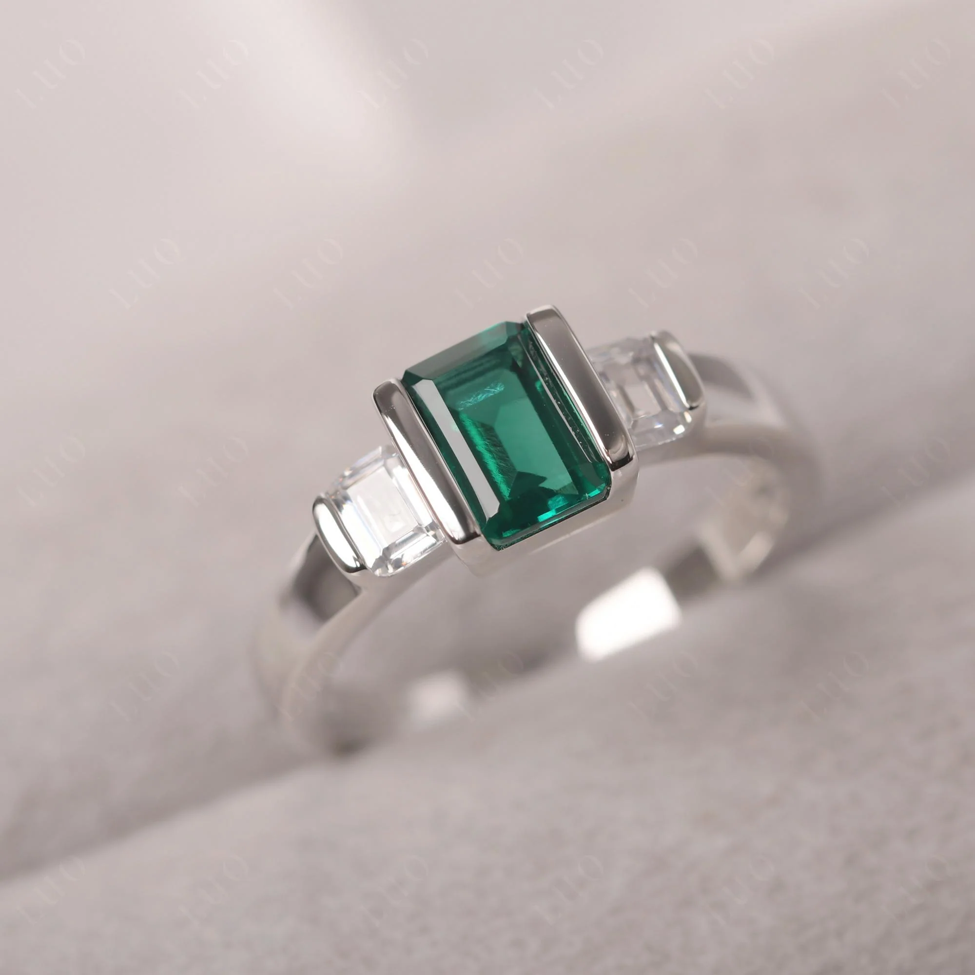 Emerald 3 Stone Ring - Image 10