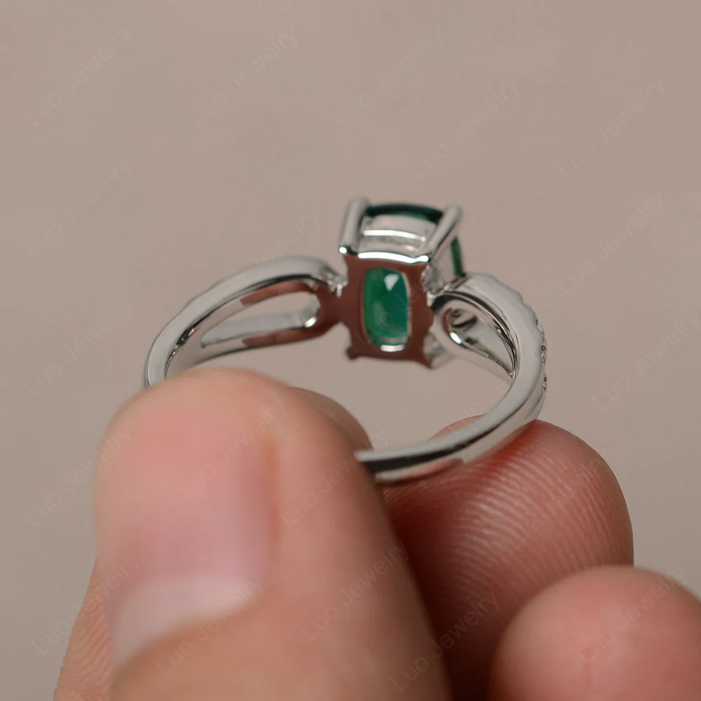 Emerald Rectangle Cushion Ring - Image 2