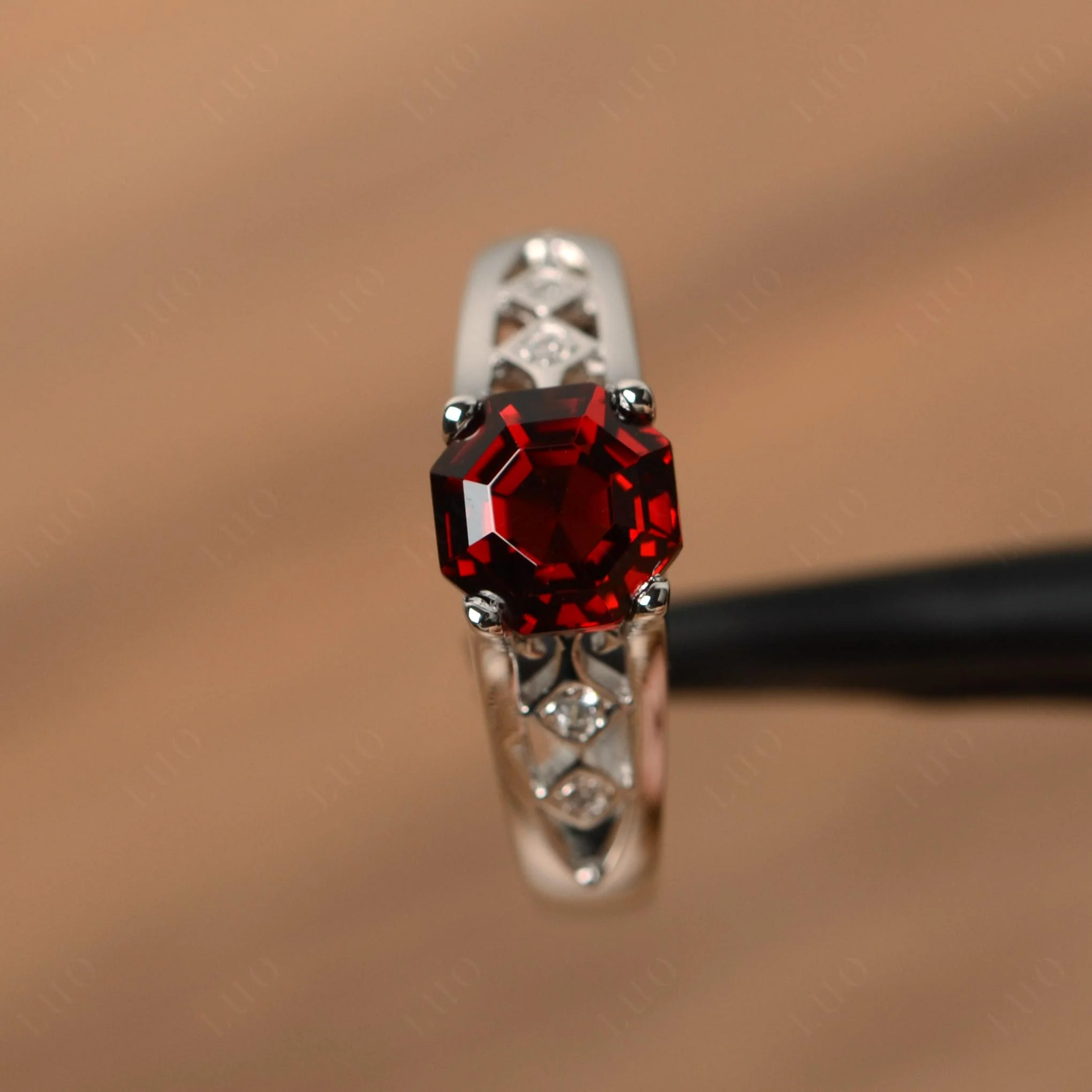 Vintage Garnet Ring - Image 11