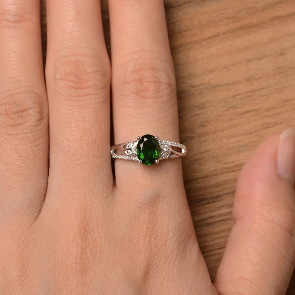 Oval Cut Diopside Ring - Image 32