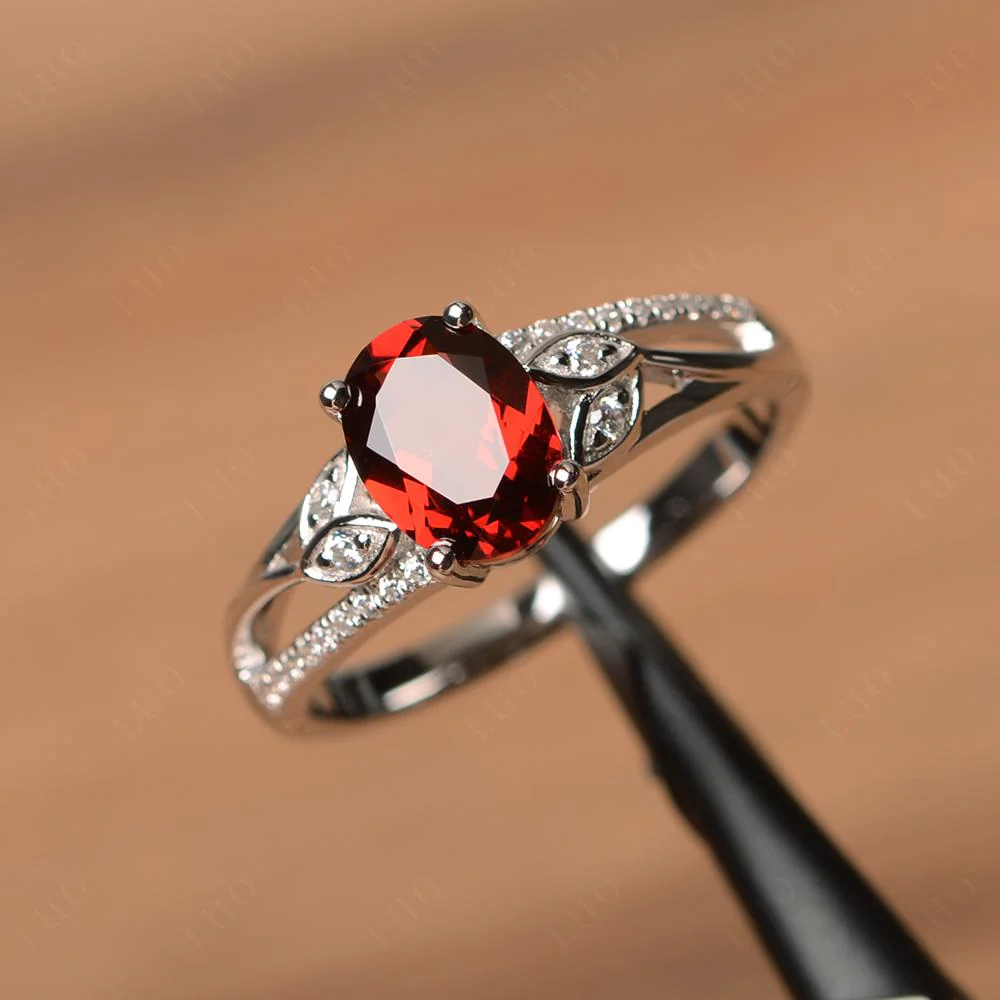 Oval Cut Garnet Ring - Image 29