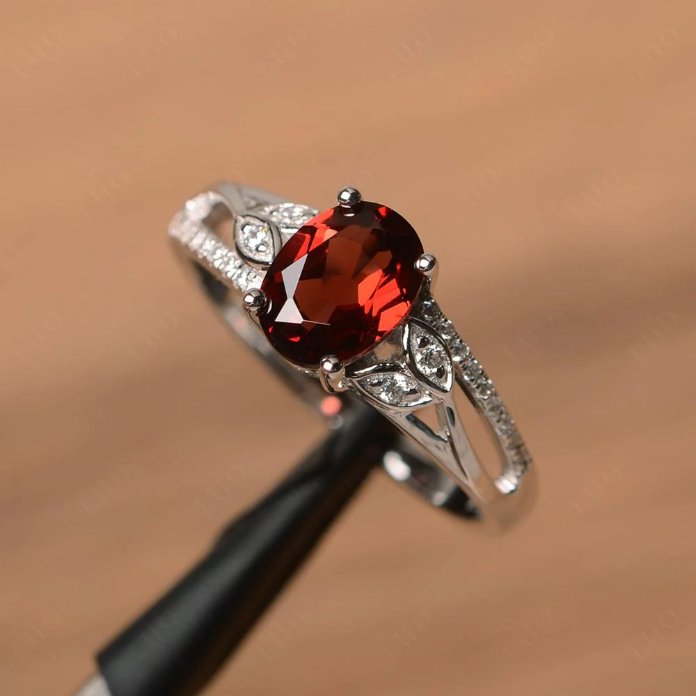 Oval Cut Garnet Ring - Image 30