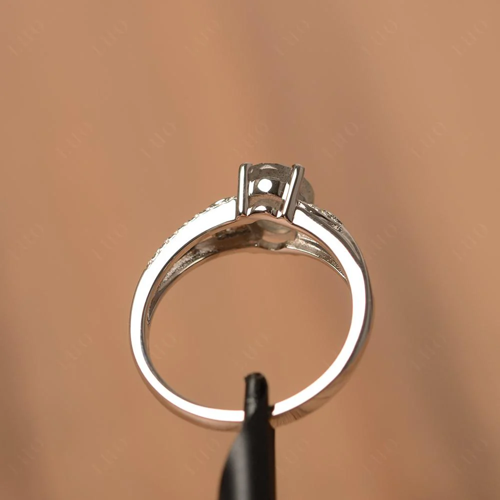 Oval Cut Labradorite Ring - Image 31