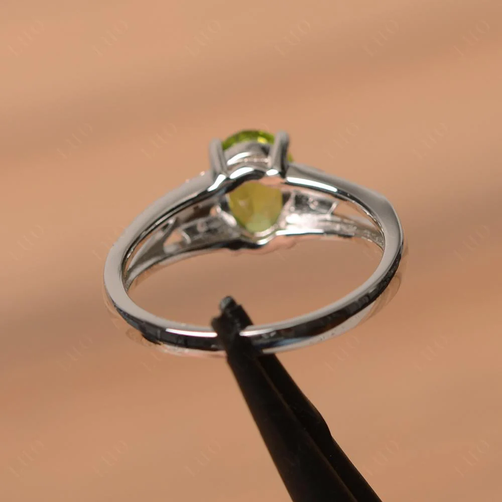 Oval Cut Peridot Ring - Image 31