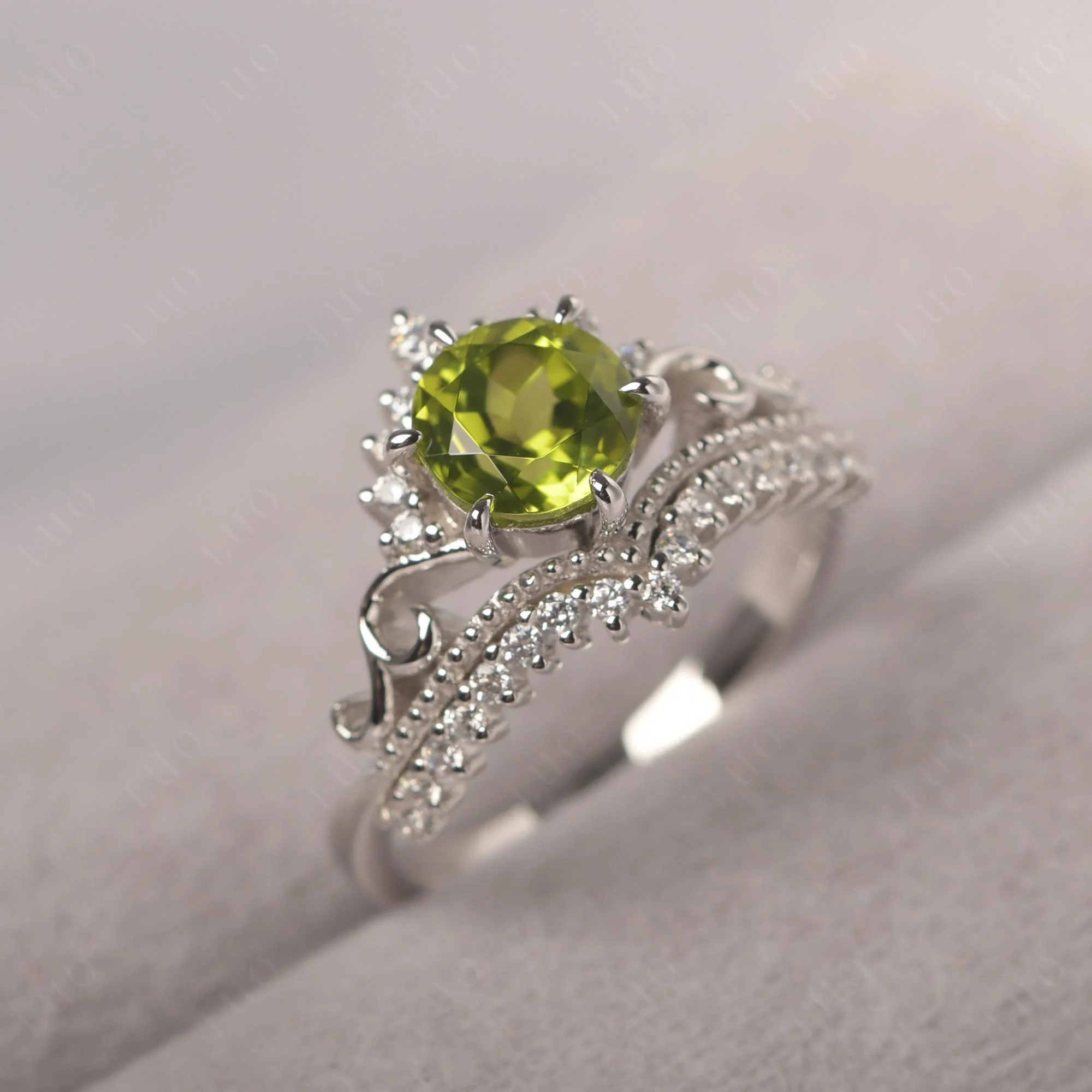 Vintage Peridot Cocktail Ring - Image 10