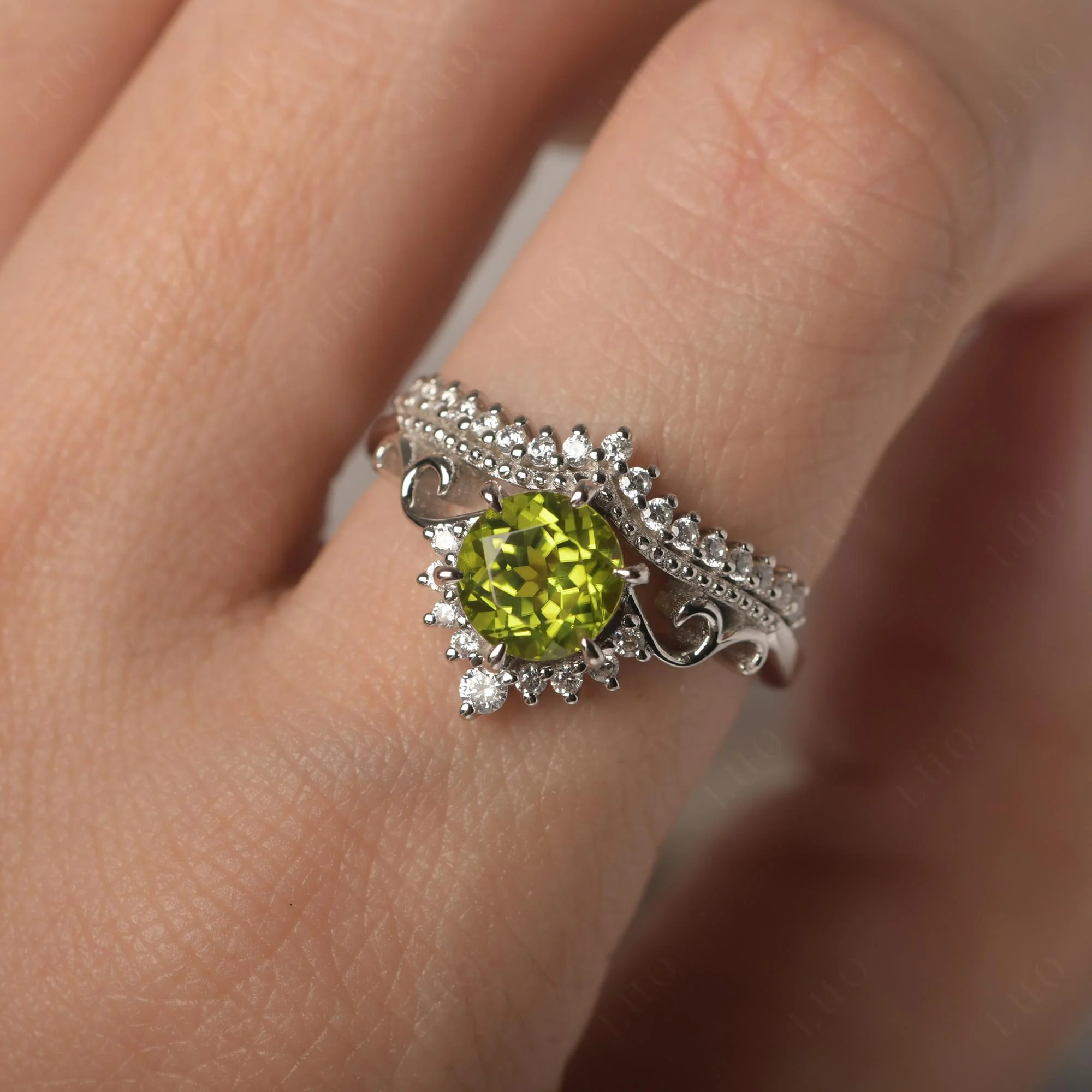 Vintage Peridot Cocktail Ring - Image 15