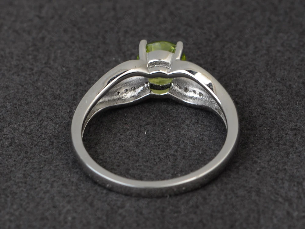 Peridot Antique Engagement Ring - Image 3