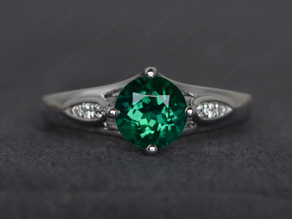 Vintage Round Cut Emerald Ring