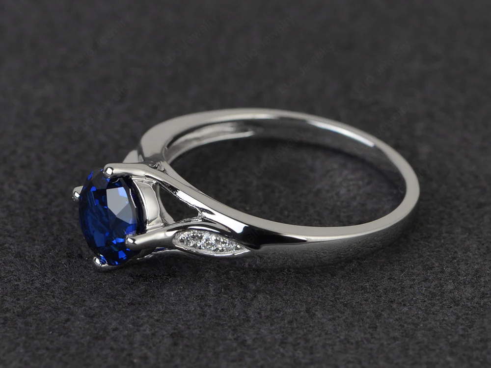 Vintage Round Cut Sapphire Ring - Image 2